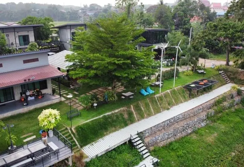 Standard Neljän Hengen Huone, ชิดชายชล รีสอร์ท น่าน