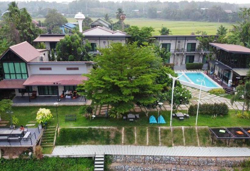 Medencére Néző Standard Szoba, ชิดชายชล รีสอร์ท น่าน