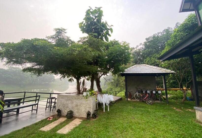 Családi Szoba, ชิดชายชล รีสอร์ท น่าน