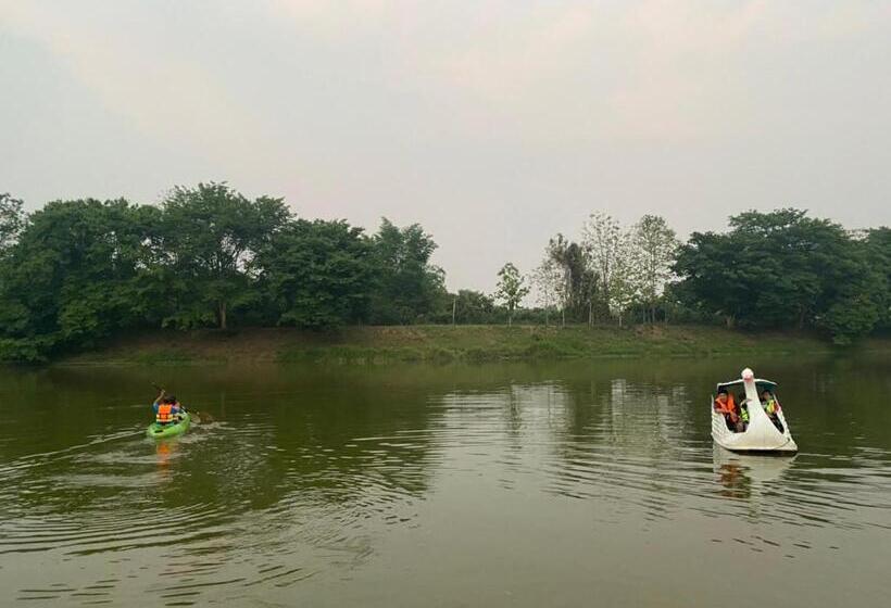 Családi Szoba, ชิดชายชล รีสอร์ท น่าน