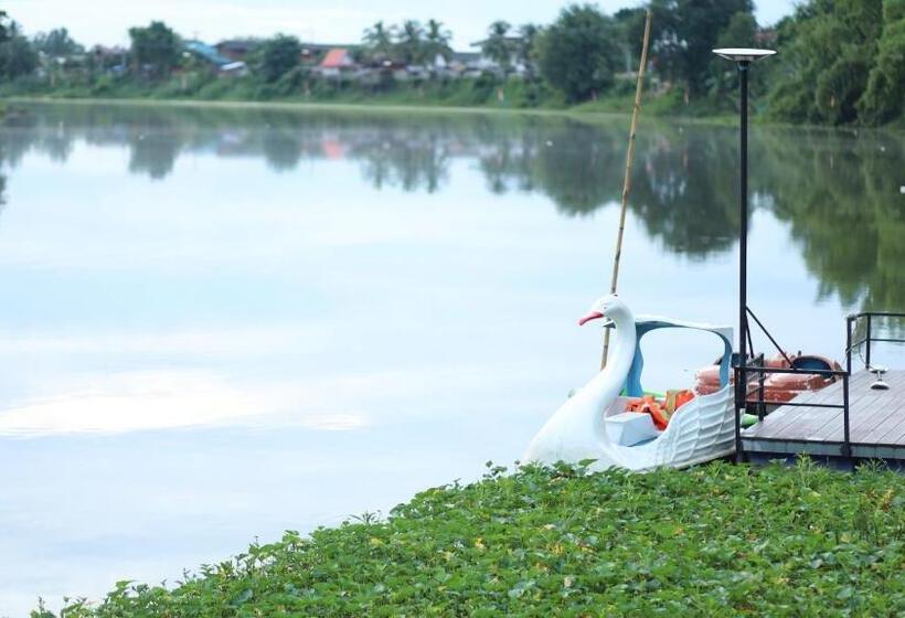 Családi Szoba, ชิดชายชล รีสอร์ท น่าน