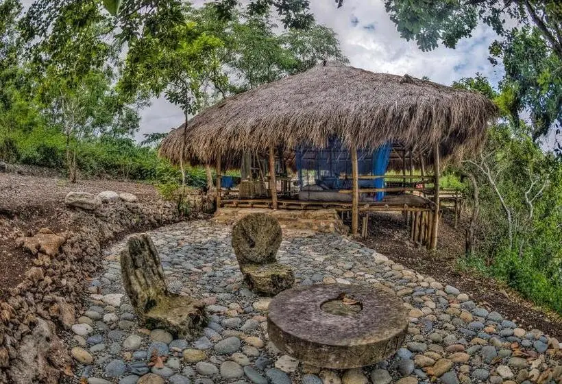 オーシャンビューのスタンダードバンガロー, Ngalung Kalla Retreat