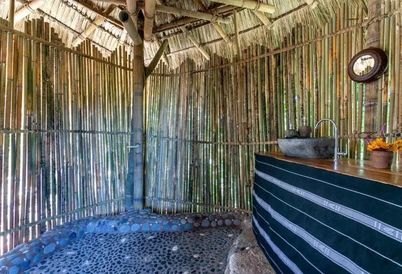 オーシャンビューのスタンダードバンガロー, Ngalung Kalla Retreat