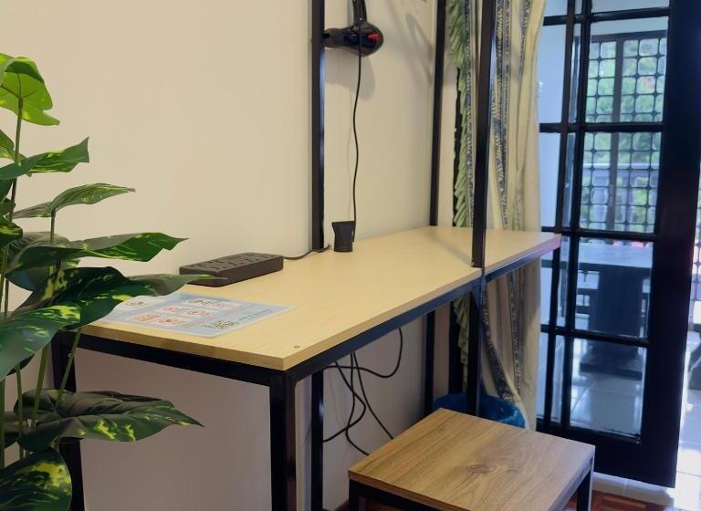 חדר בסיסי, 100 Oastel Coliving