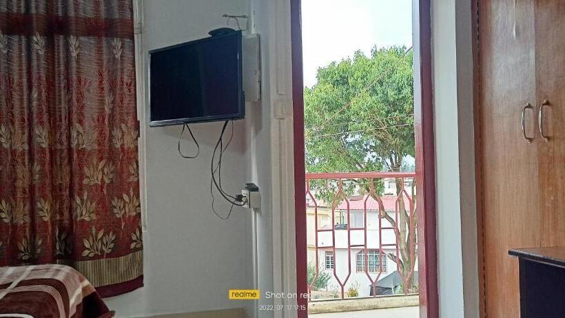 Номер Deluxe с Балконом, Shillong Guest House