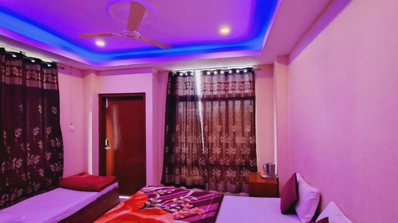 Трехместный Номер Deluxe, Shillong Guest House
