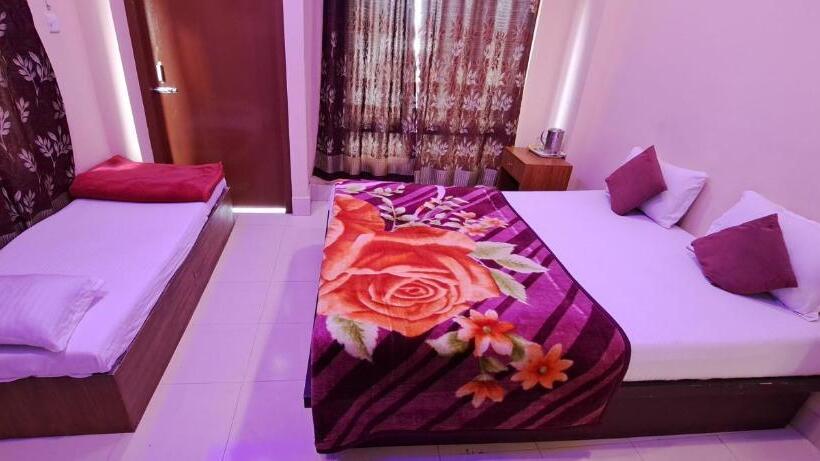 חדר דלוקס לשלושה, Shillong Guest House