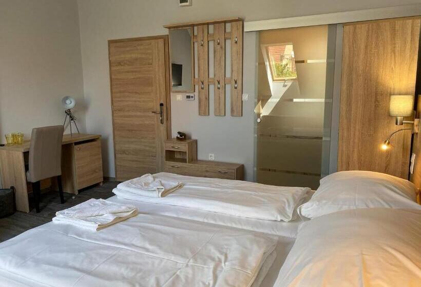 수피리어 트리플 룸, Kis Szieszta Panzió