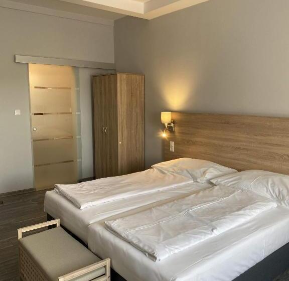 패밀리 룸, Kis Szieszta Panzió