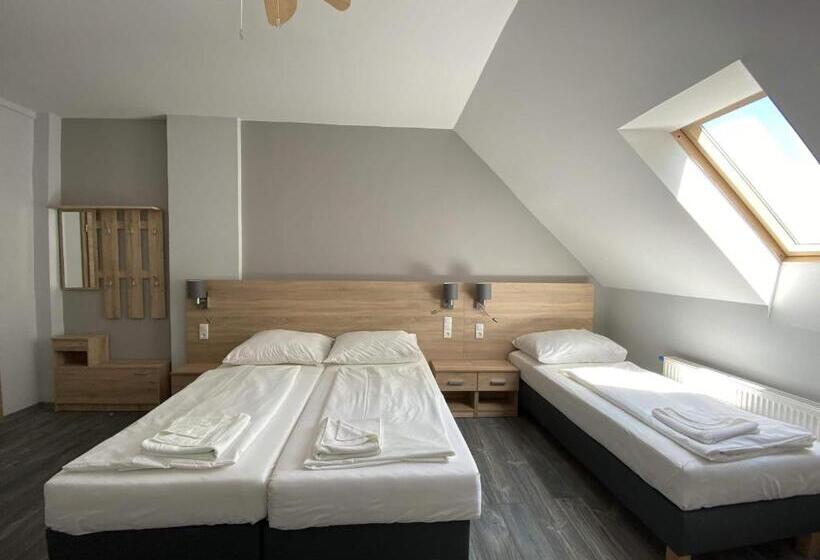 패밀리 룸, Kis Szieszta Panzió