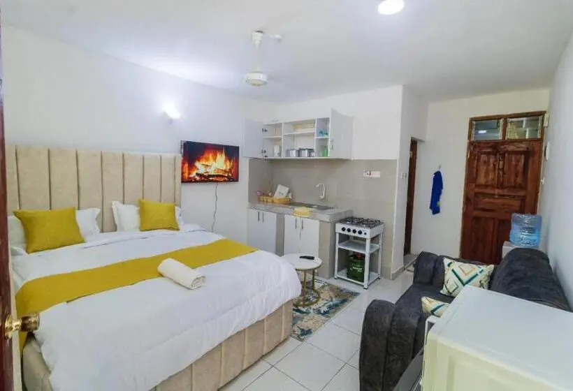 استودیو خانوادگی, Studio Airbnb Apartment, In Bamburi Mwembeni, Mombasa