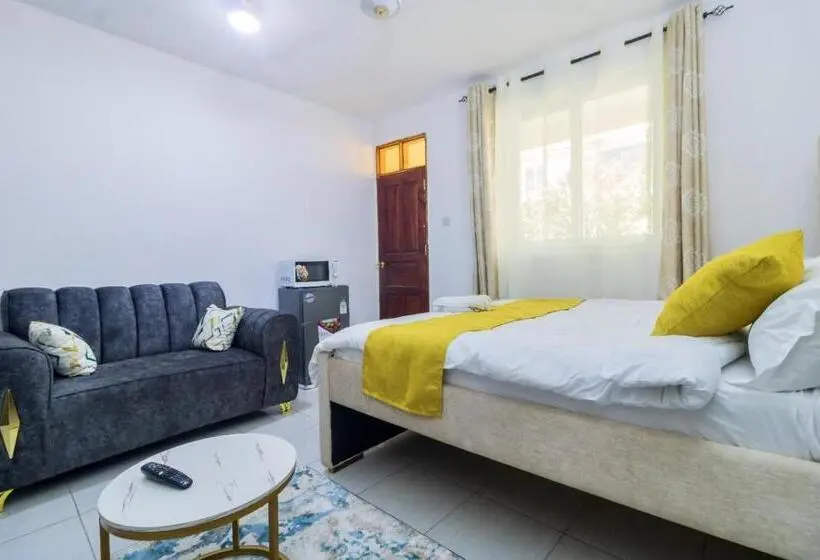 استودیو خانوادگی, Studio Airbnb Apartment, In Bamburi Mwembeni, Mombasa