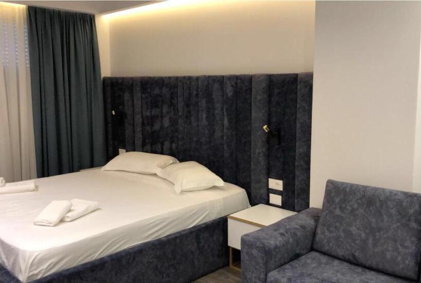 디럭스 4인 룸, Bar Restorant Ylli