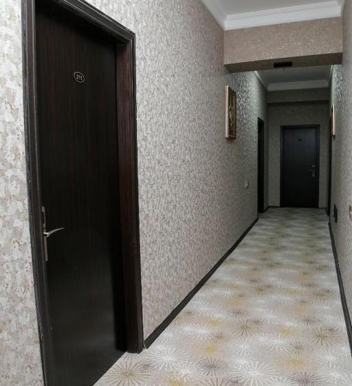 חדר משפחתי, Sabir