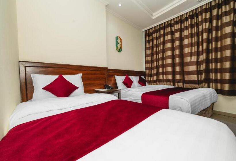 غرفة قياسية ثلاثية ذات اطلالة, فندق منارة الكرام