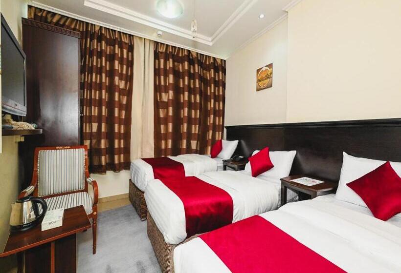 غرفة قياسية ثلاثية ذات اطلالة, فندق منارة الكرام