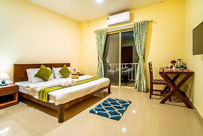 バルコニー付きデラックスルーム, Gostops Alibaug