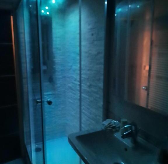 标准三人间, Giuchi Bed E Breakfast
