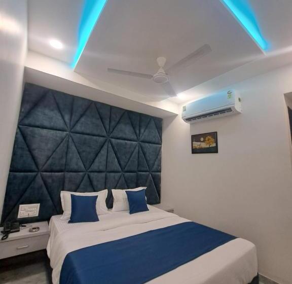 Quarto Deluxe, Akash