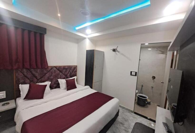 Quarto Deluxe, Akash