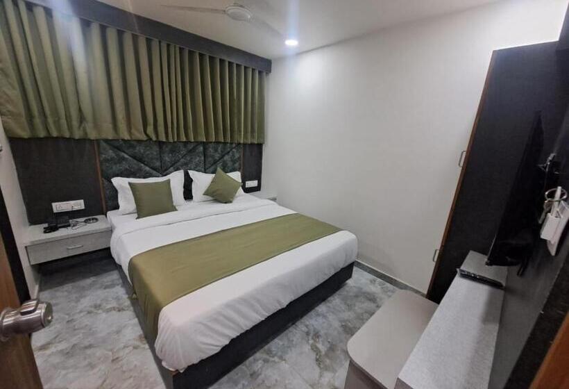 Quarto Deluxe, Akash