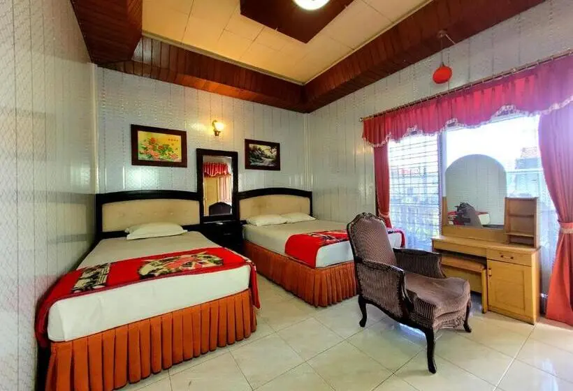 Habitació Triple Deluxe, Dirgahayu Ponorogo