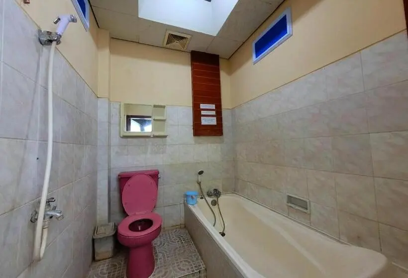Habitació Triple Deluxe, Dirgahayu Ponorogo