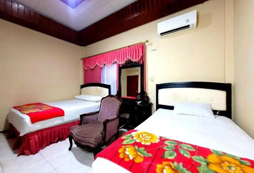 Habitació Triple Deluxe, Dirgahayu Ponorogo