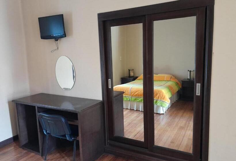 اتاق استاندارد سه نفره, Hostal Pancaira La Paz Bolivia