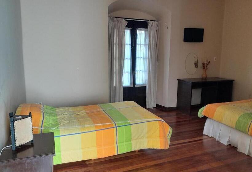 اتاق استاندارد سه نفره, Hostal Pancaira La Paz Bolivia