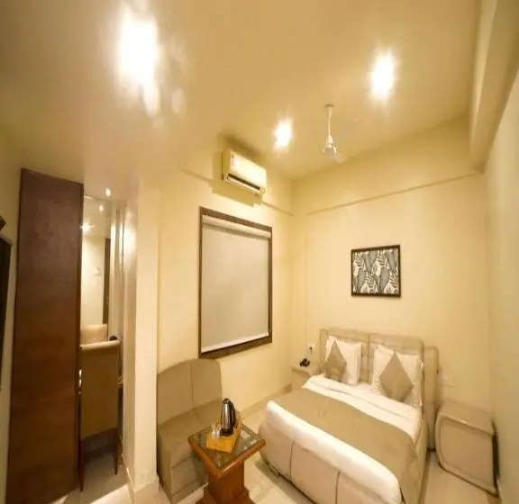 Superior Kamer, Pine Tree