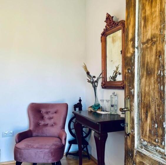 Номер Economy, Casuta Cu Mar De La Joyard