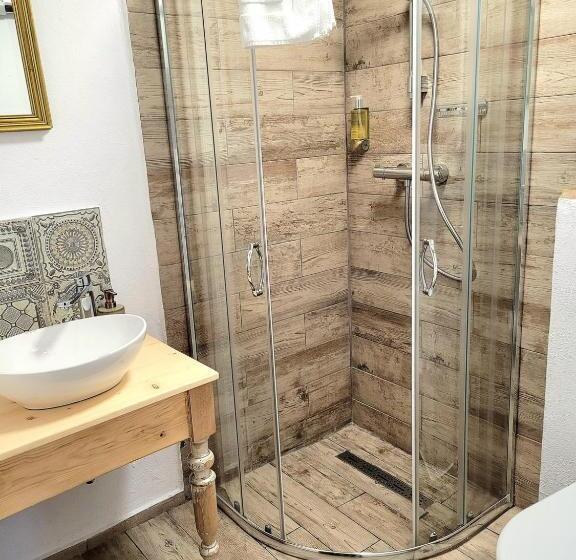 Номер Economy, Casuta Cu Mar De La Joyard