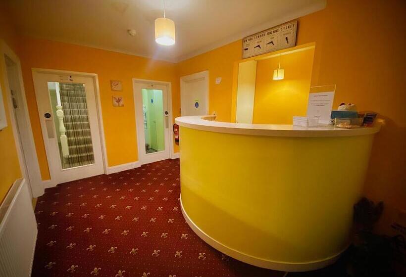 标准间, Train Station