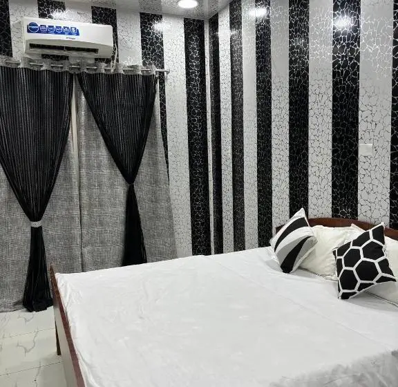 اتاق استاندارد با سرویس بهداشتی مشترک, Ujjayini Home Stay