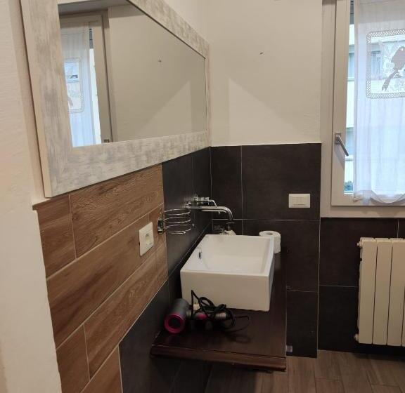 Номер Deluxe Кровать Кинг, Varenna Guest House 2