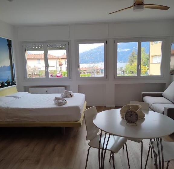 Standard studio with lake view, Varenna Guest House 2