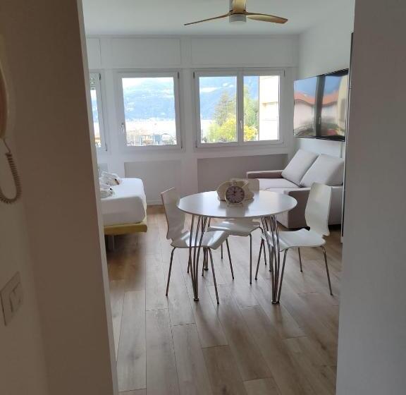 Standard studio with lake view, Varenna Guest House 2