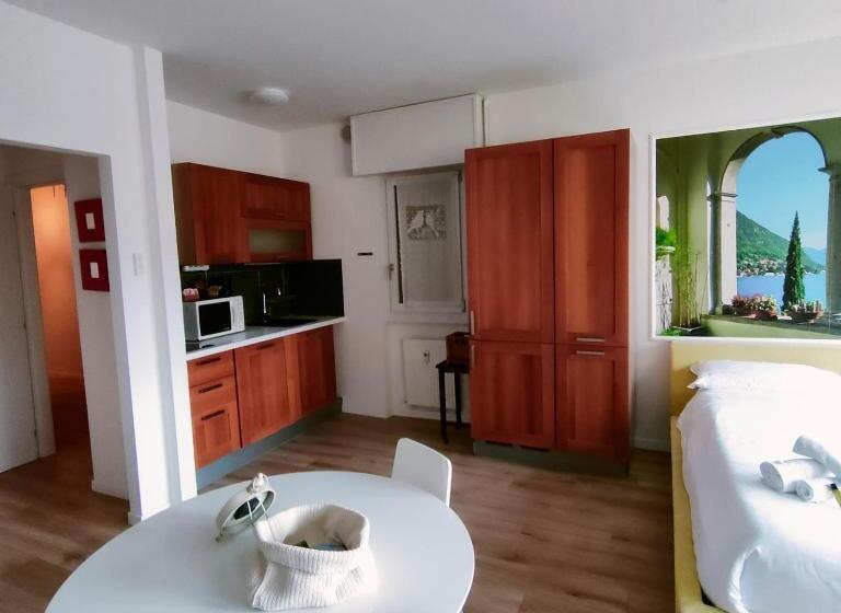 Standard studio with lake view, Varenna Guest House 2