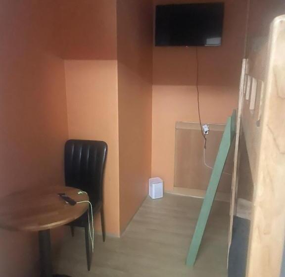 מיטה בחדר משותף, Halla Guest House