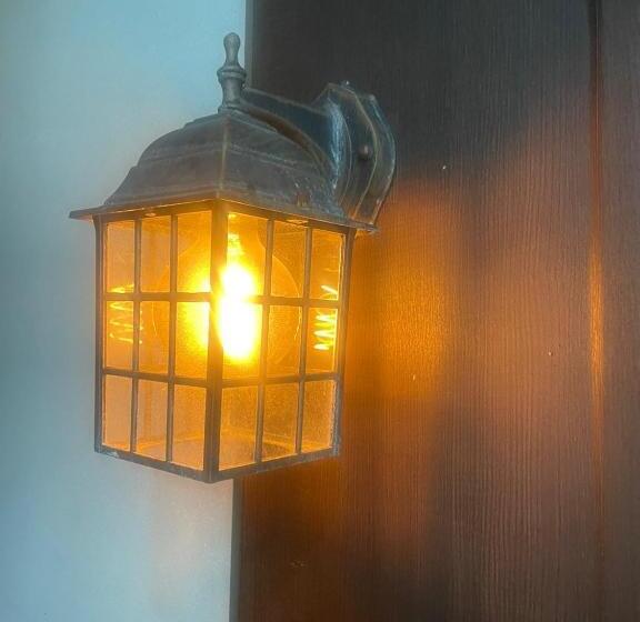 تختخواب در اتاق مشترک, Halla Guest House