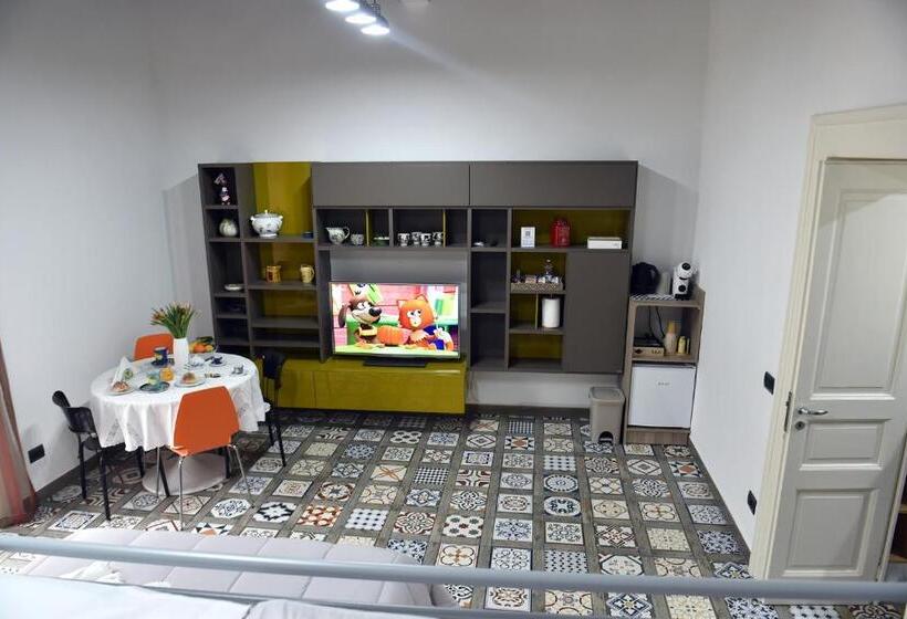 חדר לארבעה סטנדרטי עם מרפסת, B&b Gerry  S Home Amalfi Coast