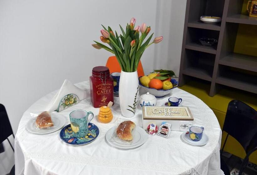 חדר לארבעה סטנדרטי עם מרפסת, B&b Gerry  S Home Amalfi Coast