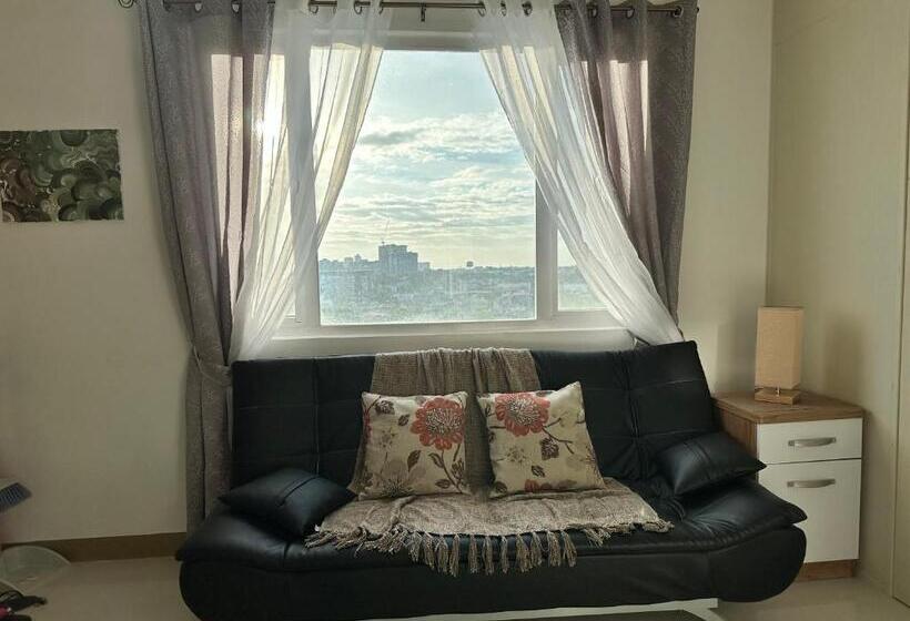 带2个卧室的公寓, Bright & Breezy 2 Br Unit With Balcony