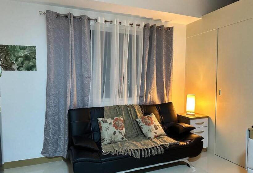 带2个卧室的公寓, Bright & Breezy 2 Br Unit With Balcony