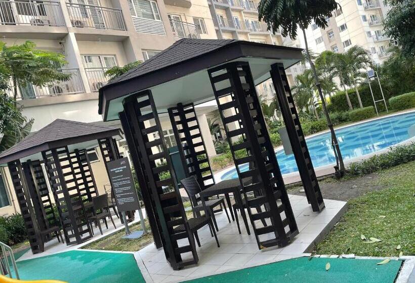 Апартаменты 2 Спальни, Bright & Breezy 2 Br Unit With Balcony