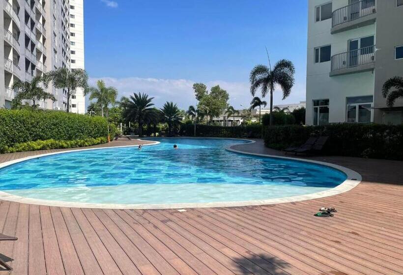 带2个卧室的公寓, Bright & Breezy 2 Br Unit With Balcony