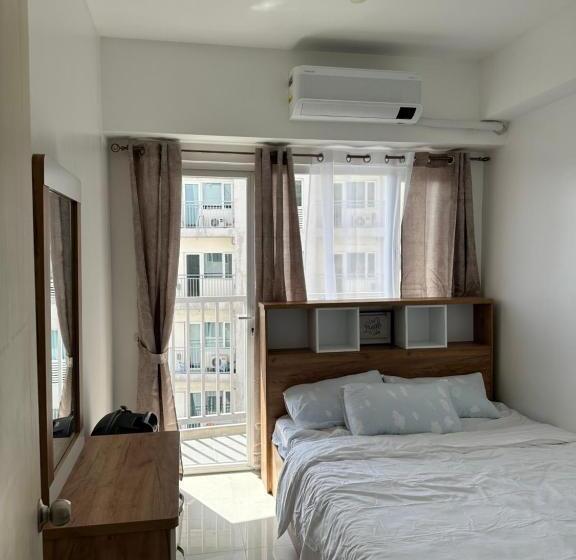 带2个卧室的公寓, Bright & Breezy 2 Br Unit With Balcony