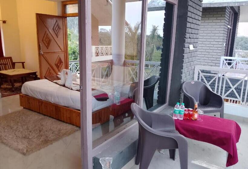 סוויטה משפחתית, The Farmerian Resort