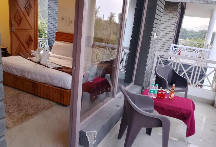 סוויטה משפחתית, The Farmerian Resort